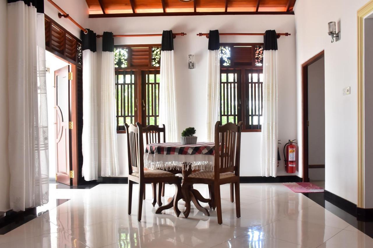 Villa De White Sambur Hikkaduwa Exterior foto